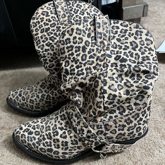 Shyanne Shoes - Shyanne leopard print western boots